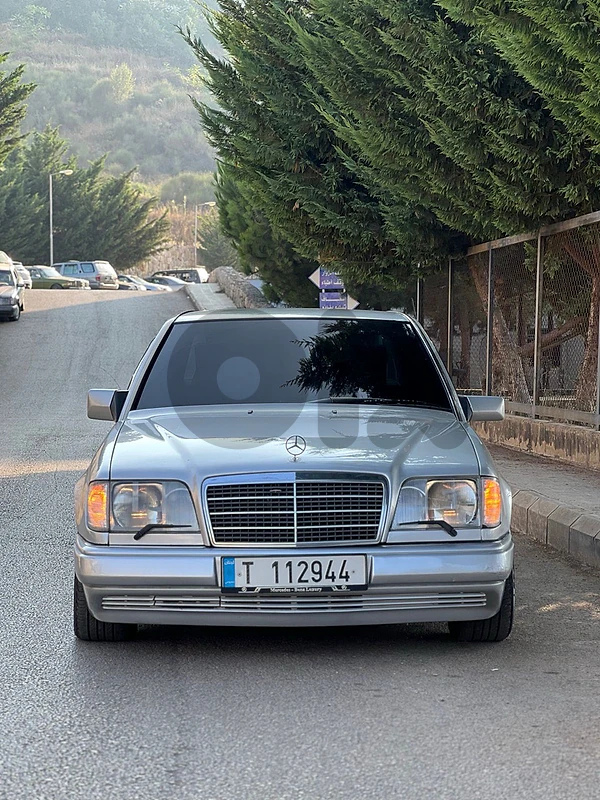Mercedes-Benz 240/260/280 1993 1993 E320
