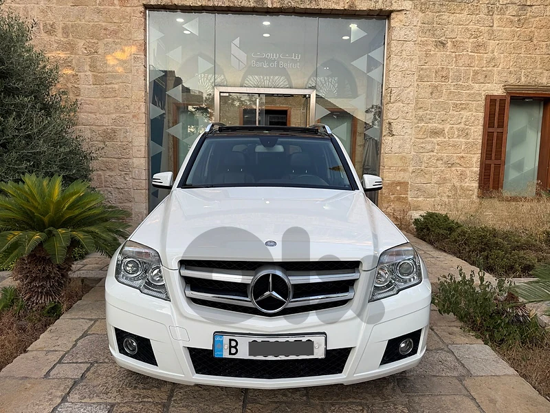 Mercedes GLK 350 2011 Like New ( 1 Owner - All Services Done )