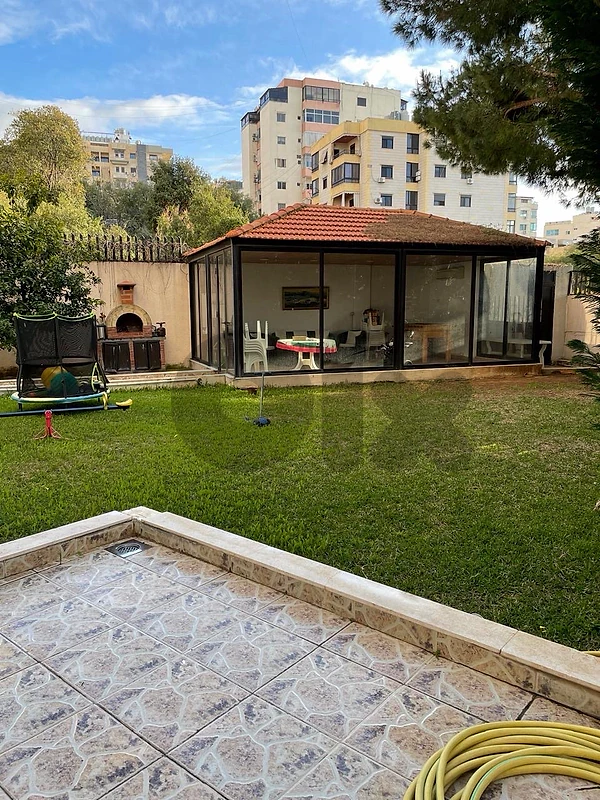 spacious appartment  with a big harden and oitdoor room for sale