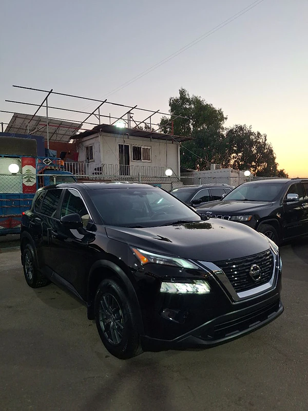 Nissan Rogue 2021 4x4 low km 20000 mile extra clean like new !!!
