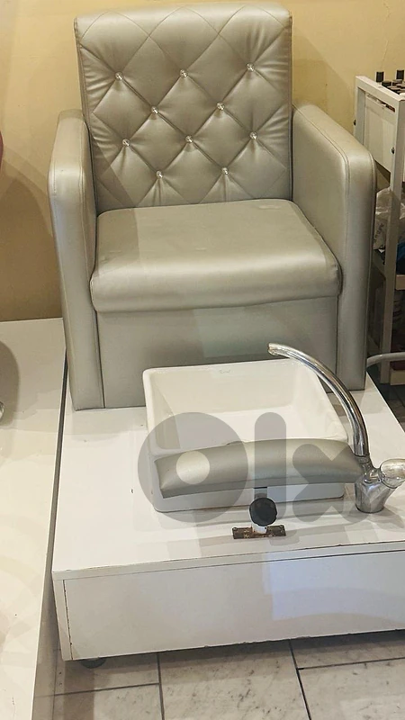 Pedicure Chair with Foot Spa Basin – Salon Equipment
