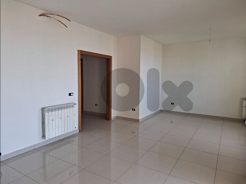 Ground Apt 245 m2 in Mazraat yachouh