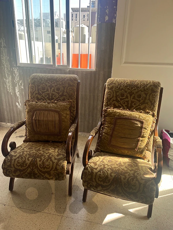2 Used Living Room Chairs-كرسيين للصالون مستعملين
