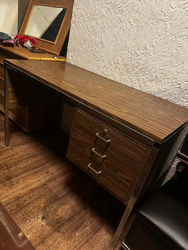 vintage desk office with chrome legs 70$ vintage desk office with chrome legs 70$