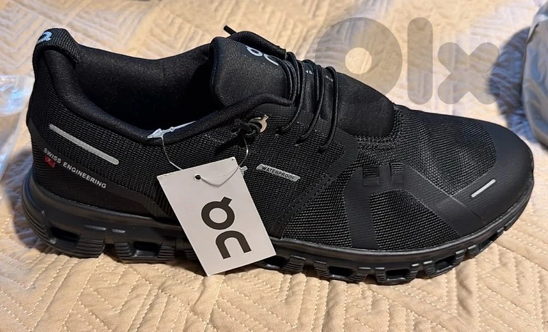 on cloud 6 original 100%  size 43