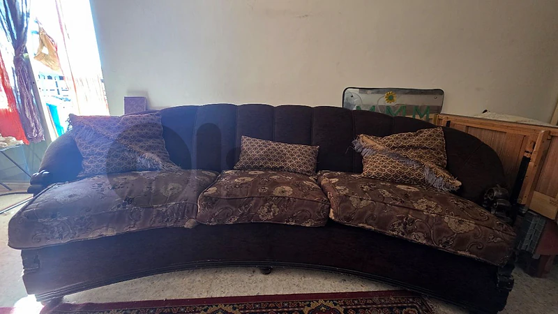 صالون للبيع