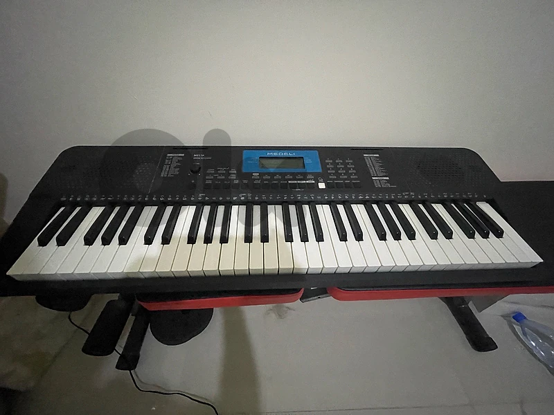 Medeli M211K - keyboard/Orgue
