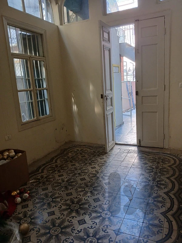 70m 2Bedroom High ceiling rent mar mkhayel mandaloun beirut