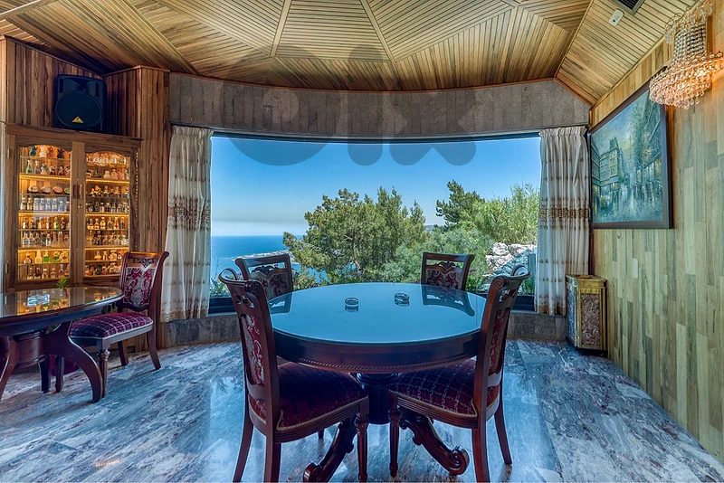 Dining Table + 4 chairs