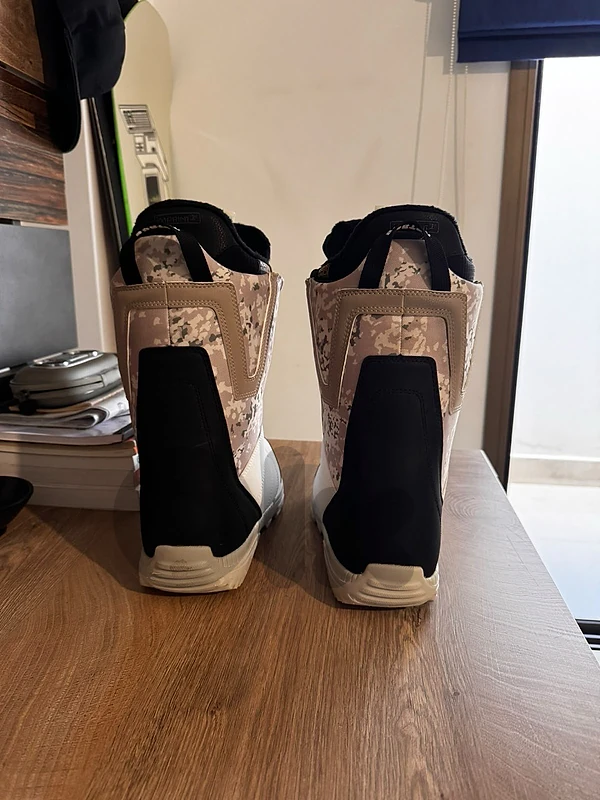 Burton Moto Boa
