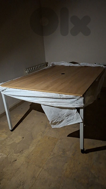 4 desks  - fire 4 extinghiser