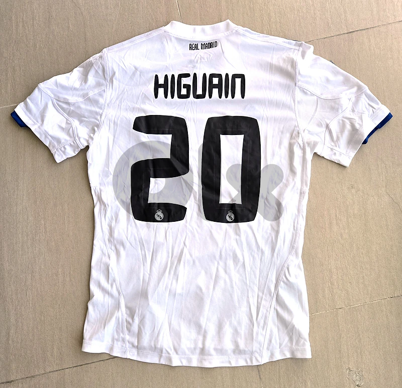 Higuain ORIGINAL Footbal Shirt Size Medium