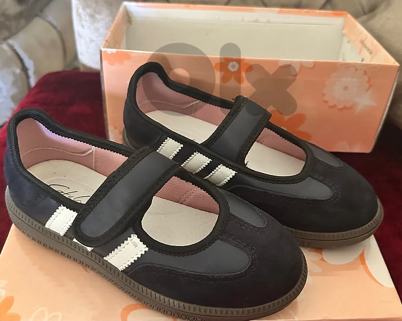 New Girls Shoes Size 31