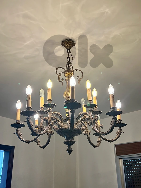 3 Antique French-Style Brass Chandeliers – ثريّات أنتيك نحاس أصلي