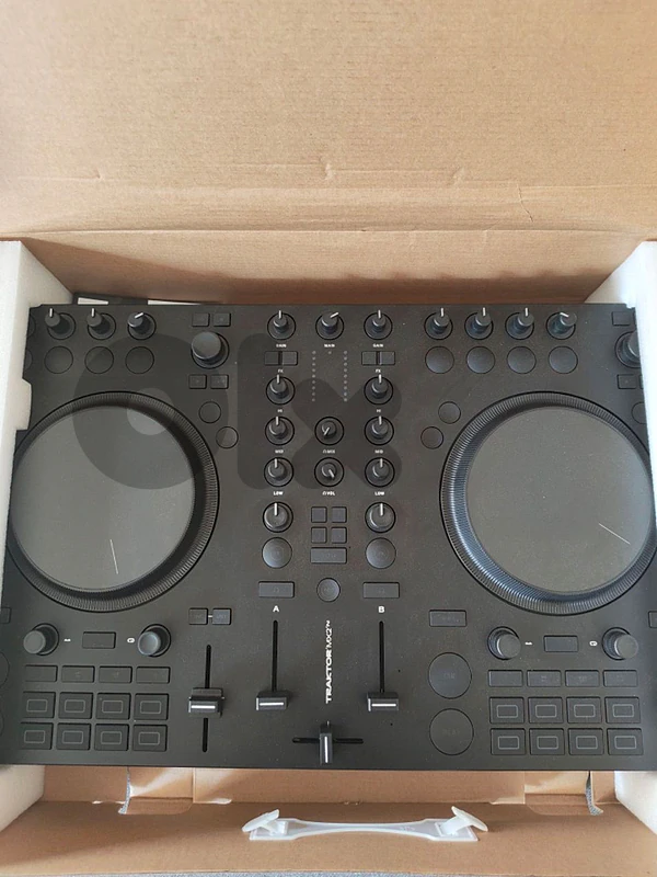 Native instruments mx2 dj controller