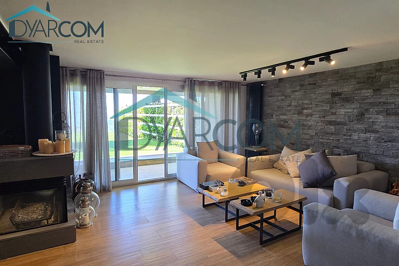DY3874 -Kfardebian Plateau du Mzaar Triplex Chalet with Garden!