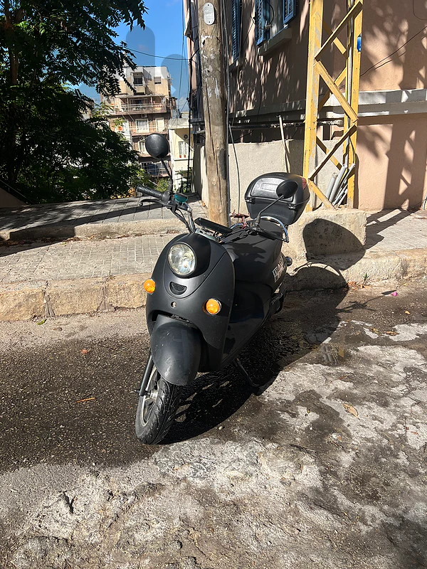 Electric Moto Scooter
