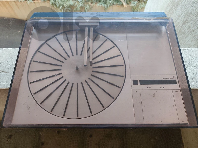 vintage Bang & Olufsen Beogram 4000 turntable