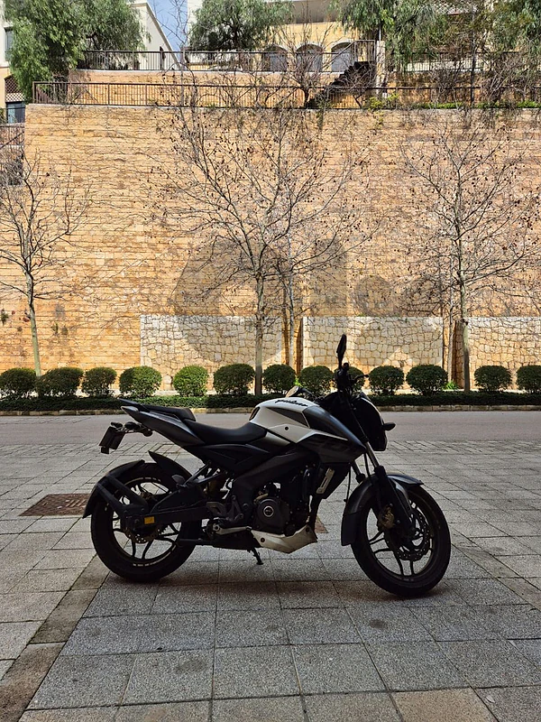 Bajaj Pulsar 200ns