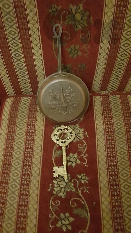 قطعه مميزه و مفتاح نحاسي