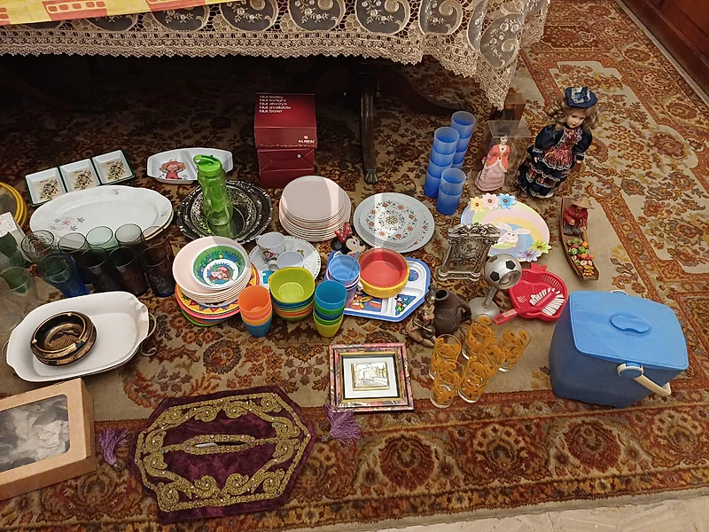 cups, coffee cups, plates, vases, etc cups, coffee cups, plates, vases, etc