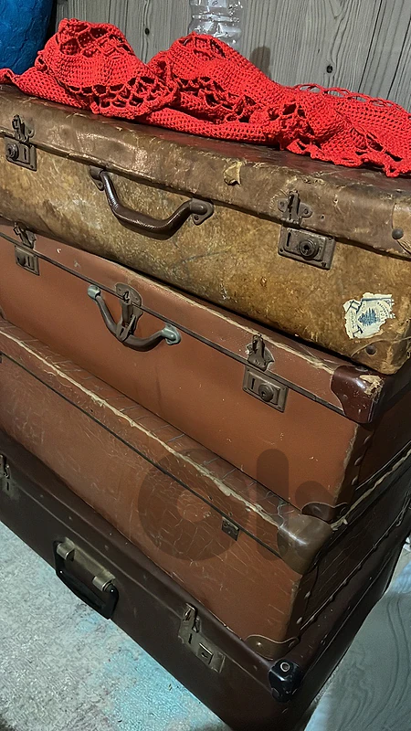 vintage lugggage set of 5 great for cafe -resto pub deco