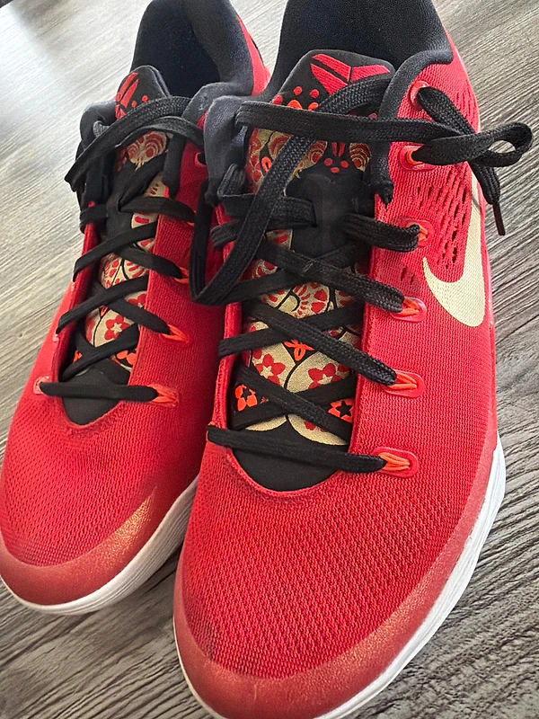 kobe shoes size 45.5