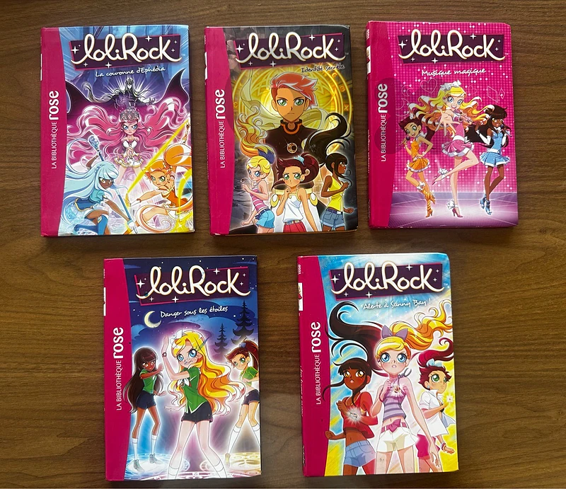 Lolirock books - 5 volumes for 20$