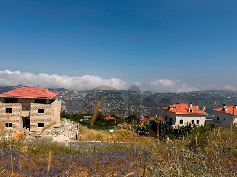Land for sale in Bhamdoun أرض للبيع في بحدون/التعزانية