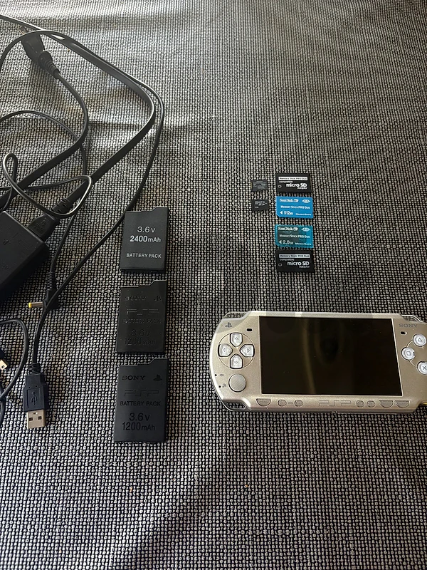 Psp 2000 sony grey with all accessories