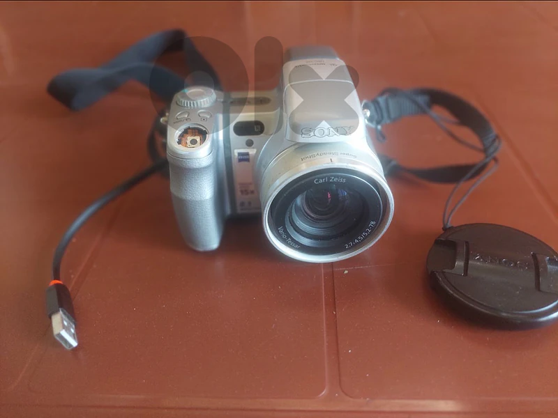 Sony Cyber-shot DSC-H9