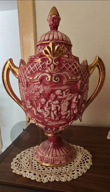 Italian decorative Urn