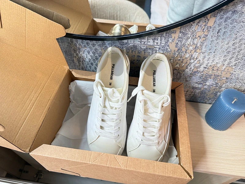 pull and bear white shoes size 38