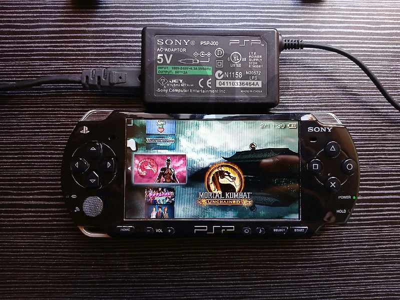 PSP 2000 MODDED WITH GAMES
