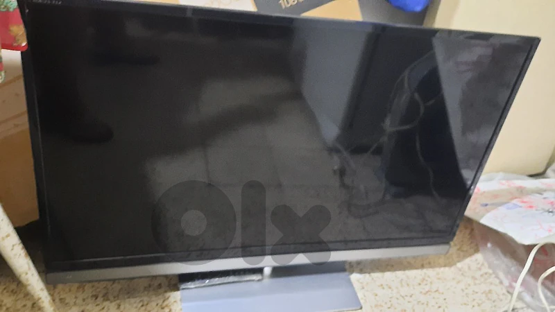 TV Toshiba LED 39p2300 39" 89cm x 63cm تلفاز