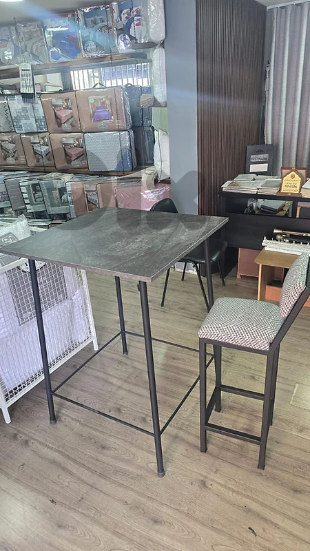 customizable high chairs / tables, quatity available
