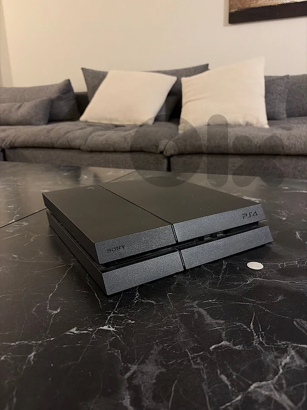 ps4 console + 2 controllers + fc24