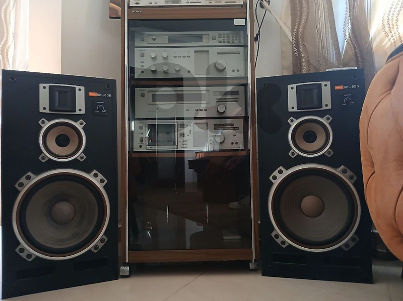 Vintage stereo from sony since 1979
Full set  ستريو قديم مع سبيكرات