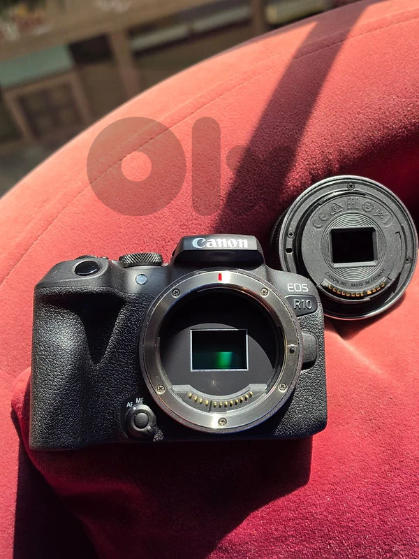Canon R10 with kit lens sd card 128gb and bag