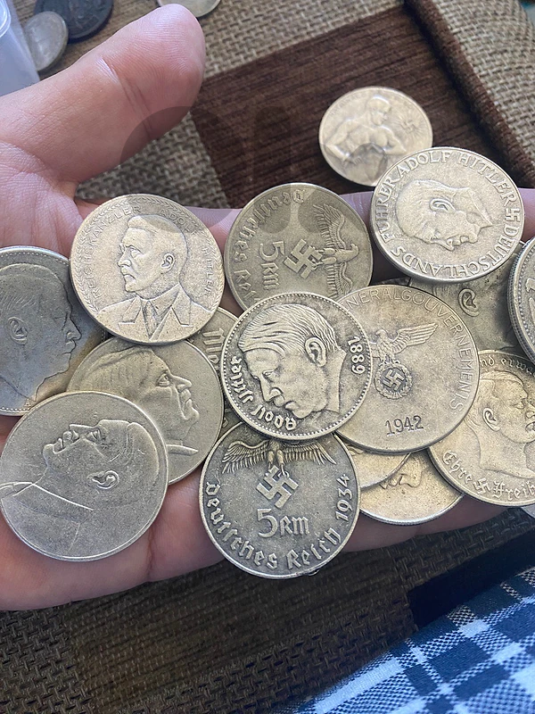 ميدالية هتلر مجموعة كبيرة انتيمون السعر للقطعة الواحدة Nazi medals