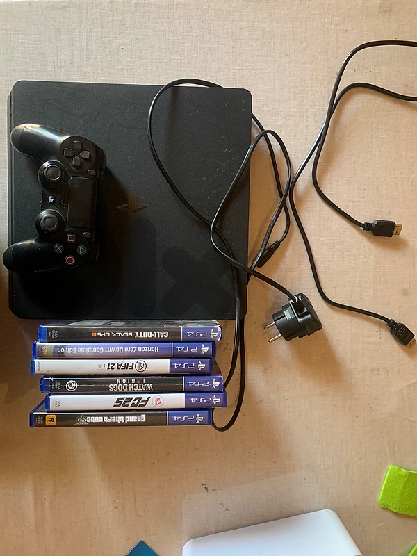 PS4 slim PS4 slim