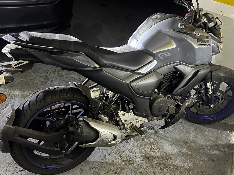 FZS yamaha v3 2022 odo 9000km motorcycle FZS yamaha v3 2022 odo 9000km motorcycle
