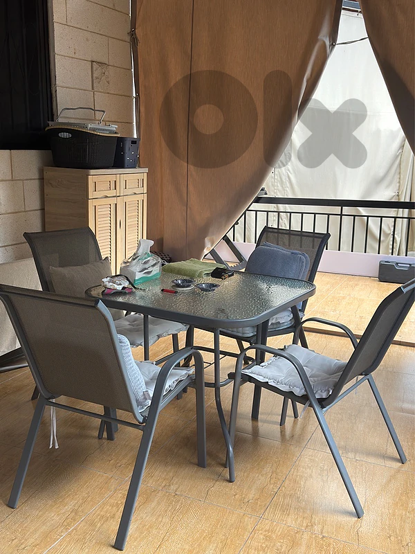 طاولة وكراسي جداد