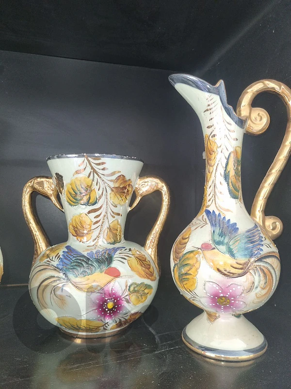 3 porcelain pieces signed.