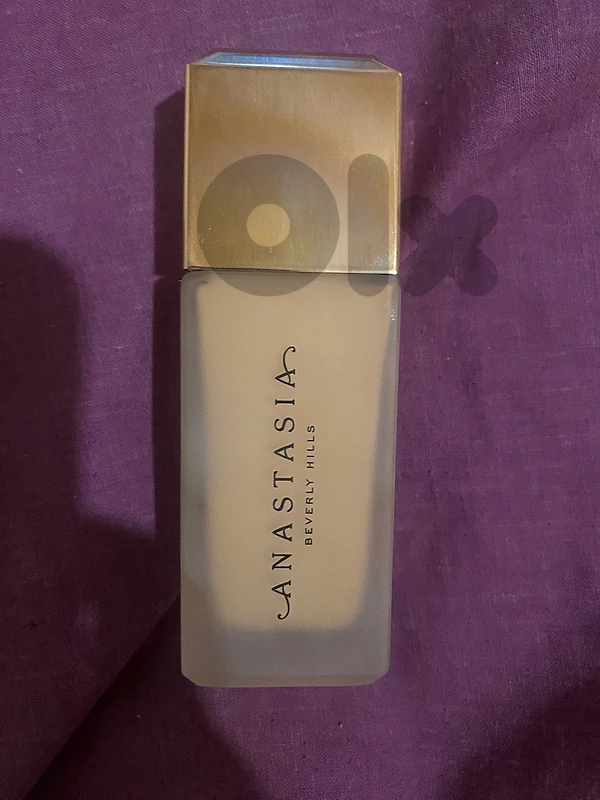 Anastasia Beverly Hills Impeccable foundation in the shade 1N