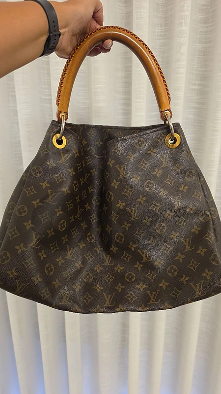 Louis vuitton bag authentic
