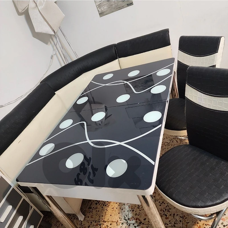 Dining Table, seats, and chairs