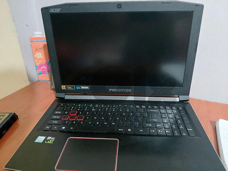 gaming laptop , عدة صب شموع ، عدّة حديد ، هواتف لاسلكية ،