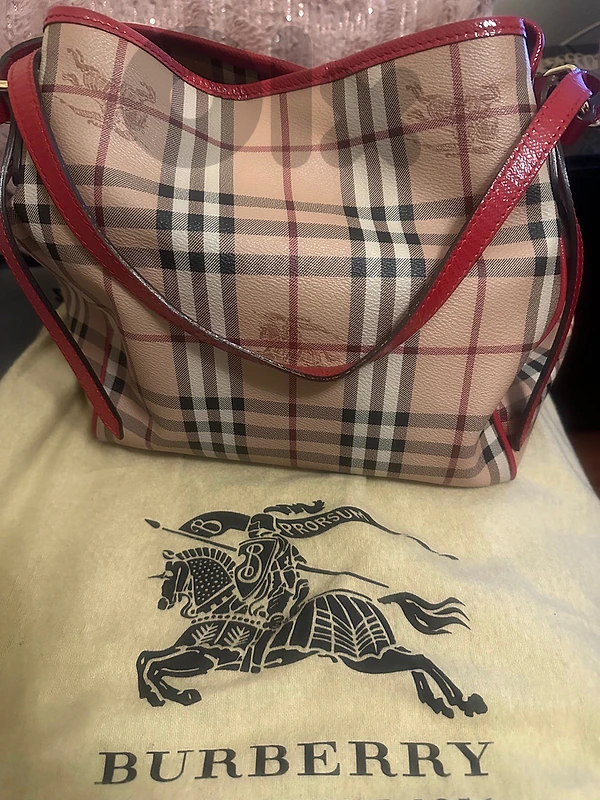 Burberry real authentic shoulder handbag.