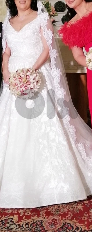 Wedding Dress for Sale – Elegant Lace Bridal Gown